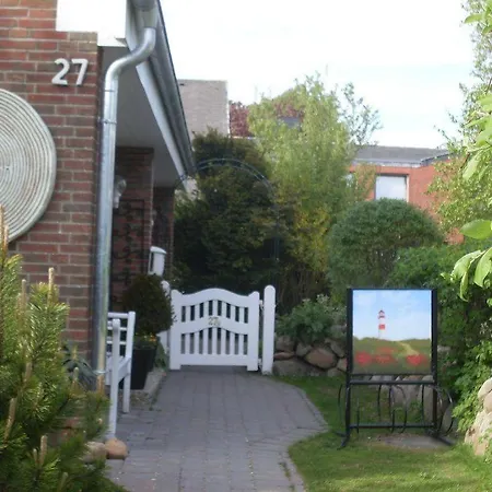 Anne-1-traumhafte-lage-mit-garten-und-strandkorb Westerland